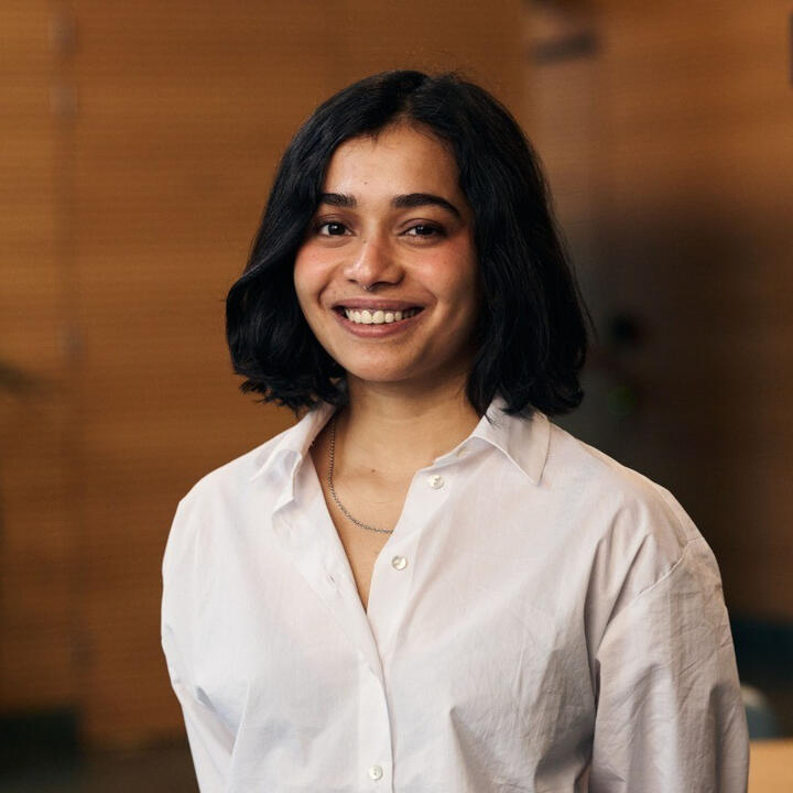 A portrait of Apoorva Savant - a Senior Product Designer at Adyen - she used to be a Design Researcher at the IIT Bombay Industrial Design Centre School of Design and has worked on UX Design at Paytm Insider and Speakap.