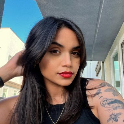 Keya Vadgama A portrait of Keya Vadgama - a brand, lettering, and type designer.